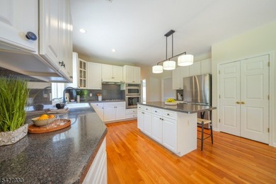 EXPANSIVE 5-BED/3-BATH COLONIAL WITH INCREDIBLE SPACE & PRIVACY! - photo 15