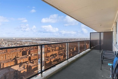 Experience luxury living in this rarely available 23rd-floor *E* - photo 15