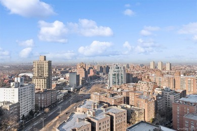 Experience luxury living in this rarely available 23rd-floor *E* - photo 17