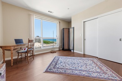 Commanding views of the city and lake from this 17th floor unit - photo 19