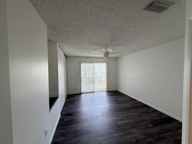 Charming 2BR/2.5BA townhome in the highly sought-after Riverwalk - photo 19