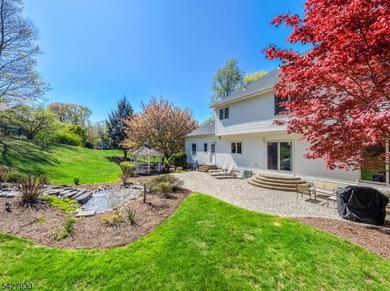 EXPANSIVE 5-BED/3-BATH COLONIAL WITH INCREDIBLE SPACE & PRIVACY! - photo 33
