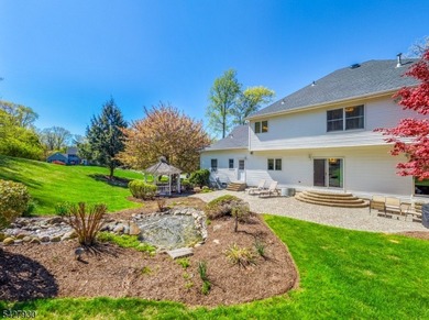 EXPANSIVE 5-BED/3-BATH COLONIAL WITH INCREDIBLE SPACE & PRIVACY! - photo 34