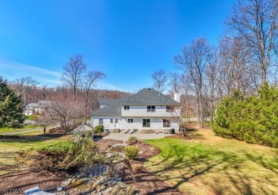 EXPANSIVE 5-BED/3-BATH COLONIAL WITH INCREDIBLE SPACE & PRIVACY! - photo 35