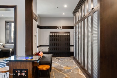 Welcome to the Sky Ridge Retreat, an exceptional ski estate - photo 42