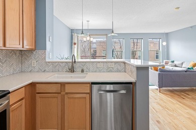Experience elevated North Loop living in this stunning top-floor - photo 6