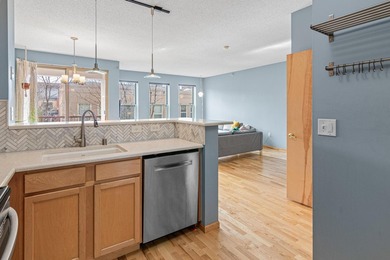 Experience elevated North Loop living in this stunning top-floor - photo 7