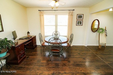 4BR 3 Full baths. 2 full kitchens! Perfect for large family or - photo 5