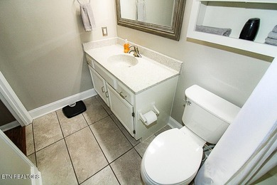 4BR 3 Full baths. 2 full kitchens! Perfect for large family or - photo 9