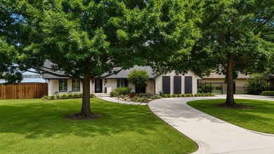 Welcome to lakefront living on Lake Ray Hubbard, where every day - photo 4