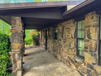 Beautifully maintained 3-bedroom, 2-bath home offering - photo 4