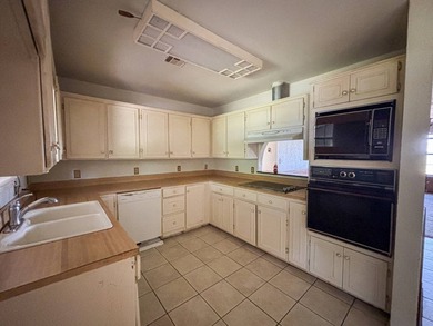 Beautifully maintained 3-bedroom, 2-bath home offering - photo 9
