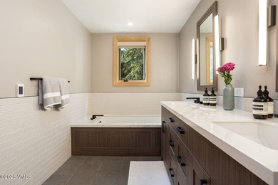 Alpine elegance meets ski-in/ski-out convenience in this - photo 18