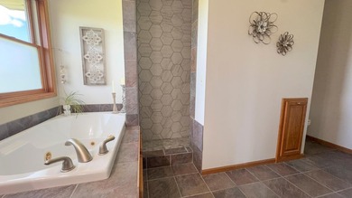 Welcome to your own private retreat in the highly sought-after - photo 20