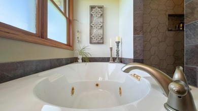 Welcome to your own private retreat in the highly sought-after - photo 21