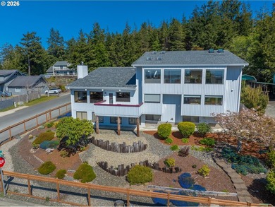 One of those houses you dream about. Stellar bay and ocean views - photo 1