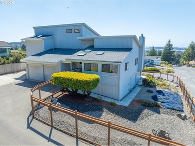 One of those houses you dream about. Stellar bay and ocean views - photo 3