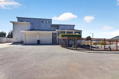 One of those houses you dream about. Stellar bay and ocean views - photo 6