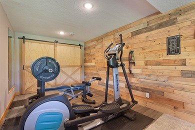 Welcome to your own private retreat in the highly sought-after - photo 31