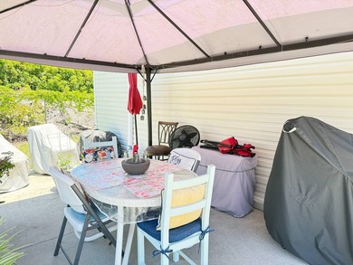 Charming 2 bedroom, 1 bath manufactured home located in the - photo 3