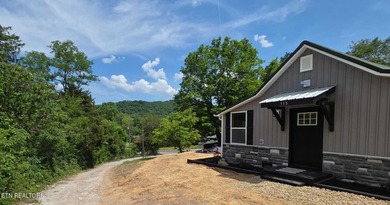 Welcome to this beautifully crafted cabin-style home that - photo 3