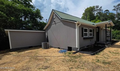 Welcome to this beautifully crafted cabin-style home that - photo 4