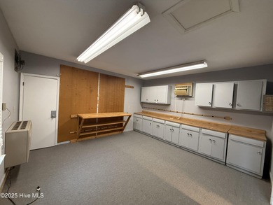 Charming brick ranch located minutes away from the KCC!! This