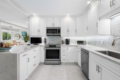 Beautifully renovated 2 bedroom Corner 2nd floor condo with Golf - photo 4