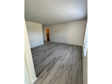 Don't wait to purchase this starter home or downsize in Sarasota - photo 2