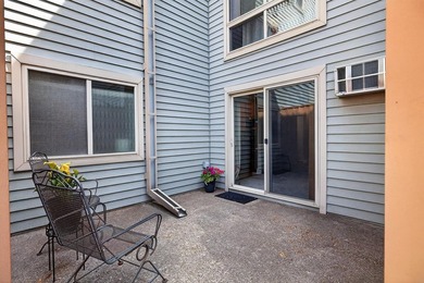 Adorable main floor studio condo in the heart of Uptown - photo 12