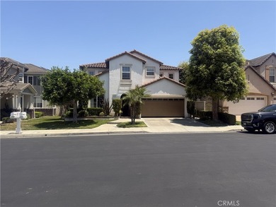Bring your family home to this versatile and spacious coastal - photo 1