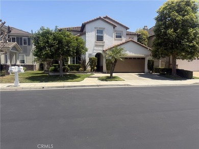 Bring your family home to this versatile and spacious coastal - photo 2