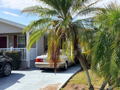 Spacious 3 bedroom, 2 bathroom manufactured home in a 55+ golf - photo 3