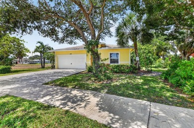 3 Bedroom 2 1/2 bath single family home. Vaulted ceilings - photo 3
