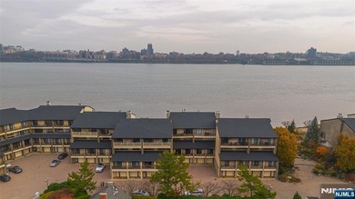 Hudson River Home For Sale in Edgewater New Jersey