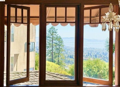 The Ultimate Luxury Canvas: Panoramic Bay Views & Timeless - photo 10
