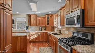 This fully furnished lakefront home is perfect for full-time - photo 11