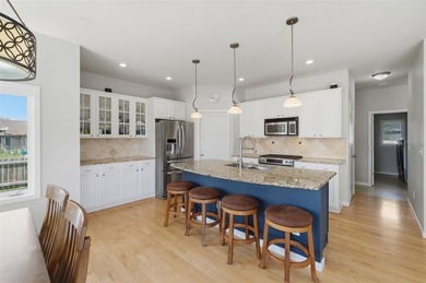 This expansive brick front ranch home exudes curb appeal! - photo 12