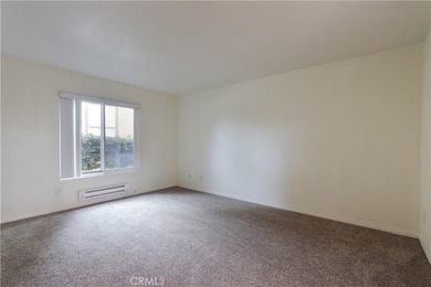 Nicely updated first-floor end-unit offering 3 bedrooms, 2 - photo 14