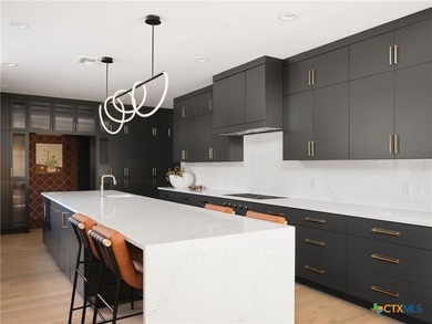 A residence of rare privilege, a fully reimagined modern estate - photo 14