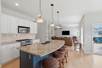 This expansive brick front ranch home exudes curb appeal! - photo 15