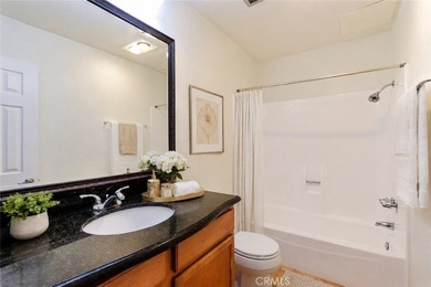 Nicely updated first-floor end-unit offering 3 bedrooms, 2 - photo 15