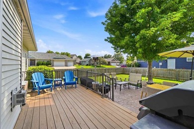 This expansive brick front ranch home exudes curb appeal! - photo 18