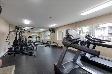 Nicely updated first-floor end-unit offering 3 bedrooms, 2 - photo 21