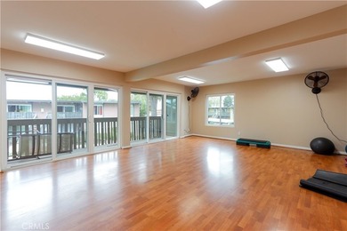 Nicely updated first-floor end-unit offering 3 bedrooms, 2 - photo 22