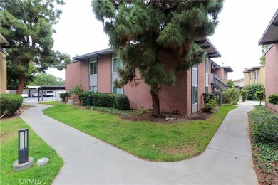 Nicely updated first-floor end-unit offering 3 bedrooms, 2 - photo 25