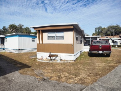 Lake Henderson Home For Sale in Inverness Florida