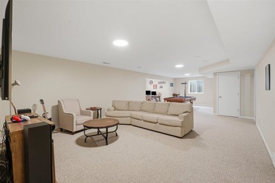 This expansive brick front ranch home exudes curb appeal! - photo 32