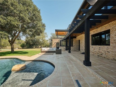 A residence of rare privilege, a fully reimagined modern estate - photo 40