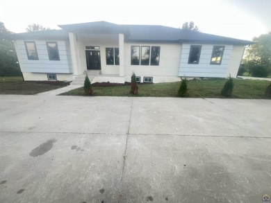 Lake Shawnee Home For Sale in Berryton Kansas